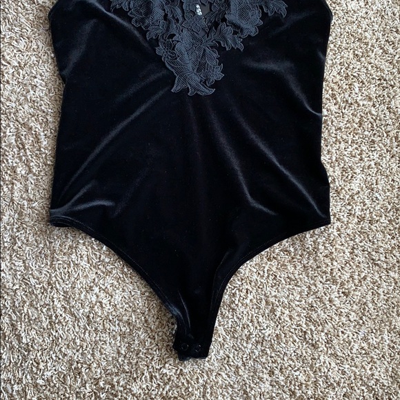 EXPRESS Velvet Body Suit - Picture 4 of 8